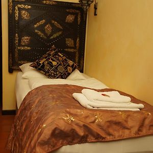 Zimmer mit Kingsize-Bett